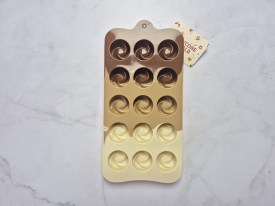 Molde silicona tricolor bombones flor torcinada